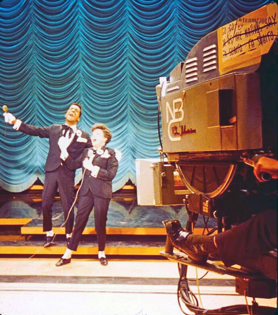 Sammy Davis, Judy Garland – The Sammy Davis, Jr. Show, 1966 (Image from The Judy Garland Experience: https://www.facebook.com/thejudygarlandexperience)